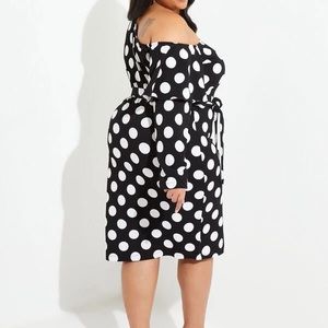 Black and White Polka dot dress. Knee Length- Size 14-16 Polyester, Spandex